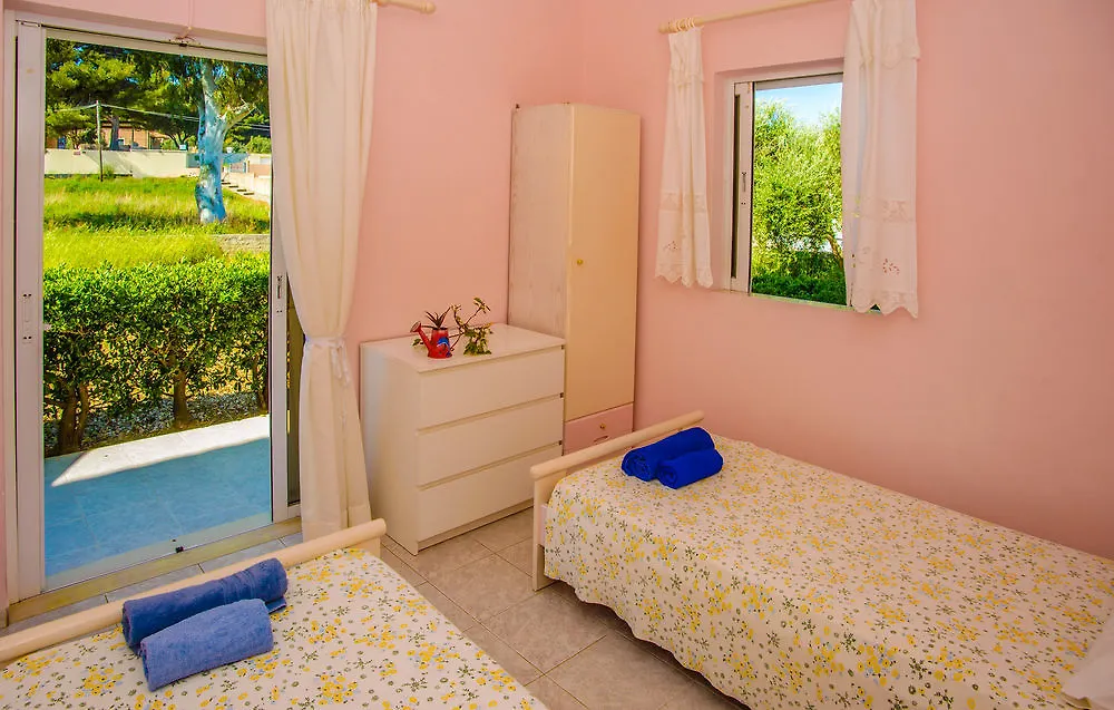 Aloni Studios & Apartments Lassi  2*, Lassi (Kefalonia) Greece